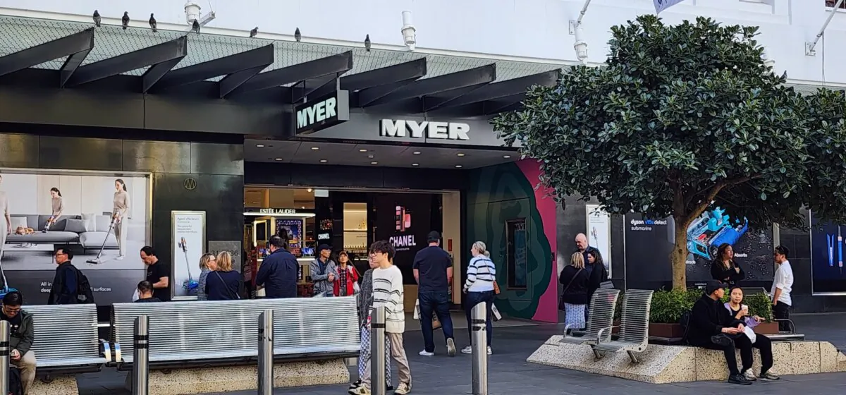 People can be seen in front of the Myers store in the city of Melbourne, Australia, on Oct. 27, 2023. (Susan Mortimer/The Epoch Times)