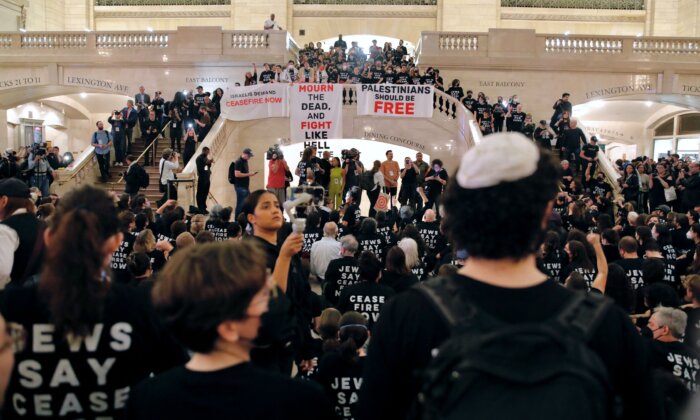 Pro-Palestinian Protest Shuts Down New York’s Grand Central Terminal ...