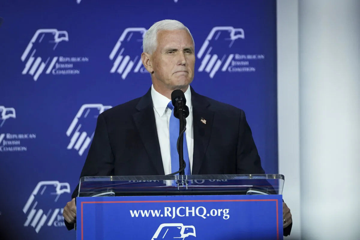 Former Vice President Mike Pence announces the suspension of his 2024 presidential candidacy at the Republican Jewish Coalition in Las Vegas on Oct. 28, 2023. (Madalina Vasiliu/The Epoch Times)