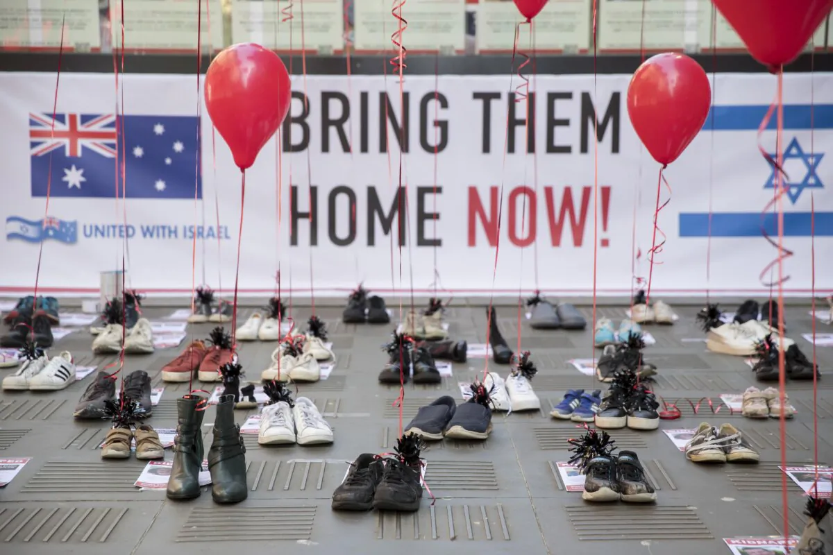 People attend a demonstration to show solidarity with Israel in Sydney, Australia, on Oct. 29, 2023. (AAP Image/Brent Lewin)