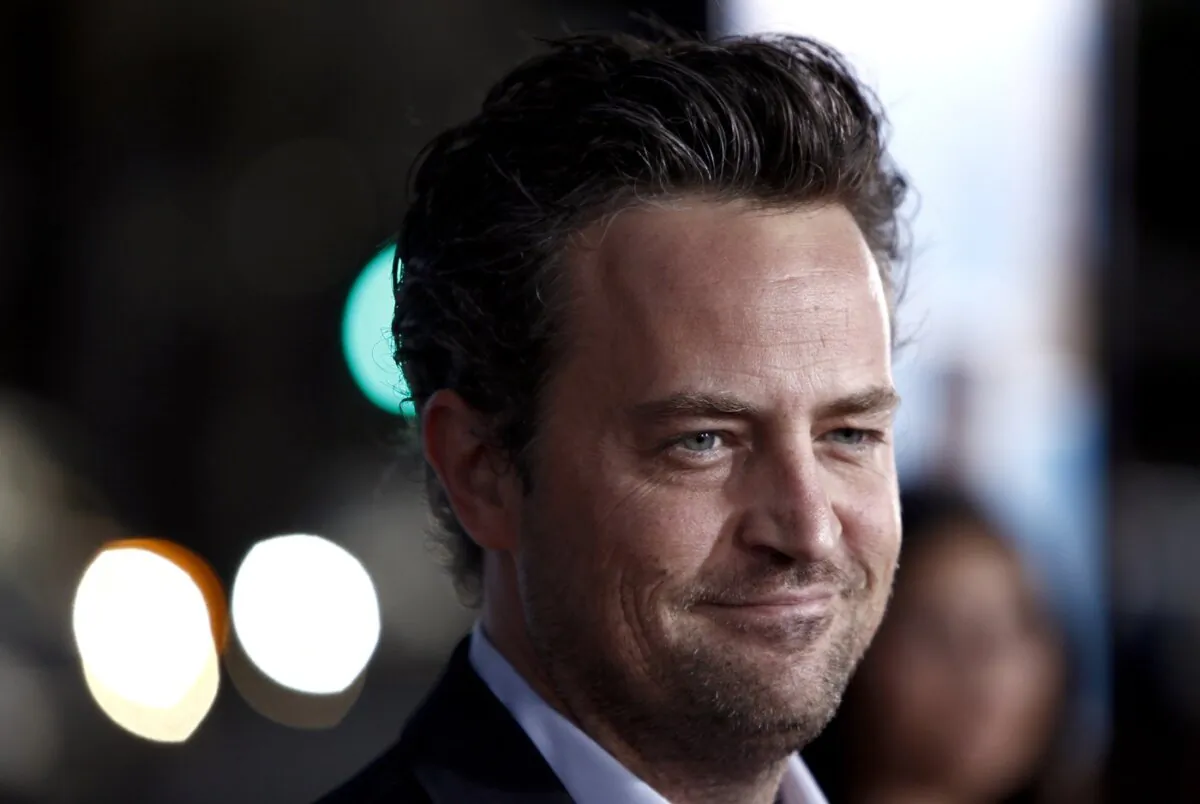 Matthew Perry arrives at the premiere of "The Invention of Lying" in Los Angeles on Sept. 21, 2009. (The Canadian Press/AP-Matt Sayles)