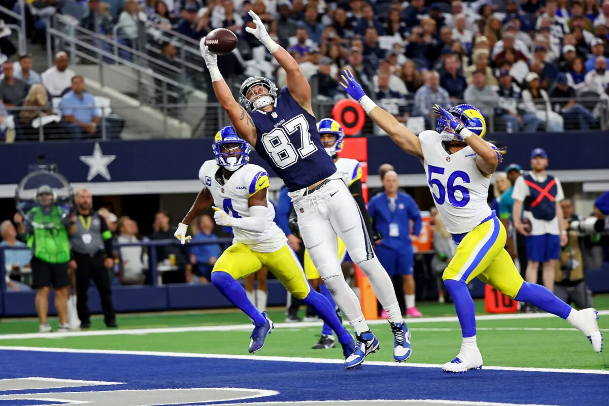 Jake Ferguson (87) of the Dallas Cowboys scores a touchdown over Christian Rozeboom (56) of the Los Angeles Rams in the first quarter in Arlington, Texas, on Oct. 29, 2023. (Richard Rodriguez/Getty Images)