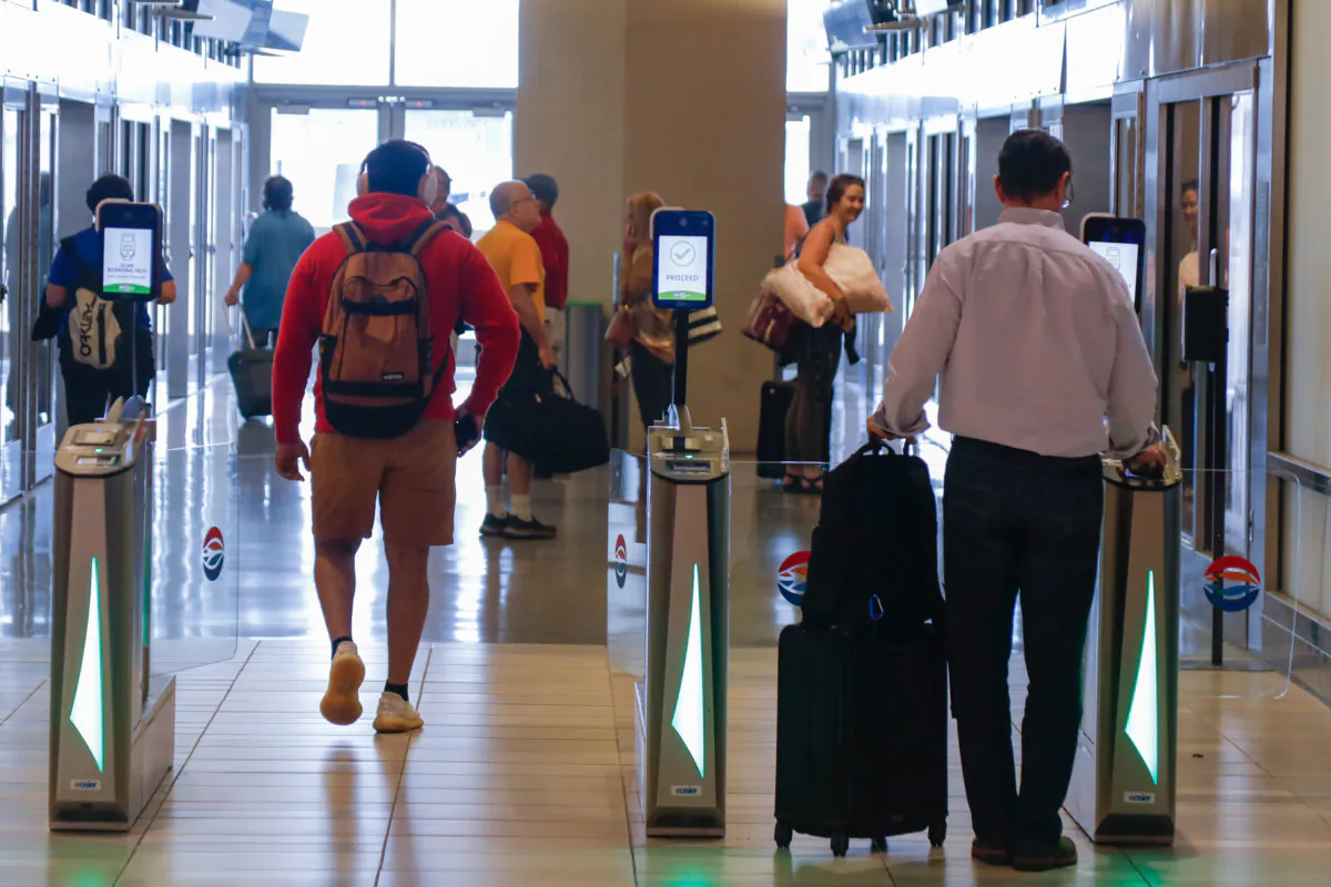 Passengers walk to their terminal to board a plane at the Tampa International Airport in Tampa, Florida. (Jefferee Woo/Tampa Bay Times/TNS)