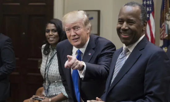 Ben Carson Endorsement, Christian Themes Lead Trump Event in Iowa