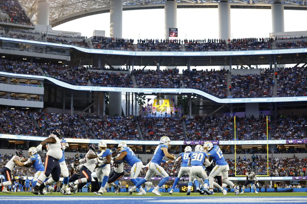 Justin Herbert (10) of the Los Angeles Chargers drops back to pass in the first quarter against the Chicago Bears in Inglewood, Calif., on Oct. 29, 2023. (Ronald Martinez/Getty Images)