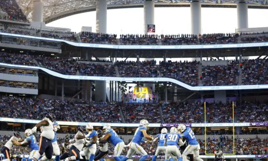Herbert Throws 3 TDs, Chargers Defeat Bears 30–13