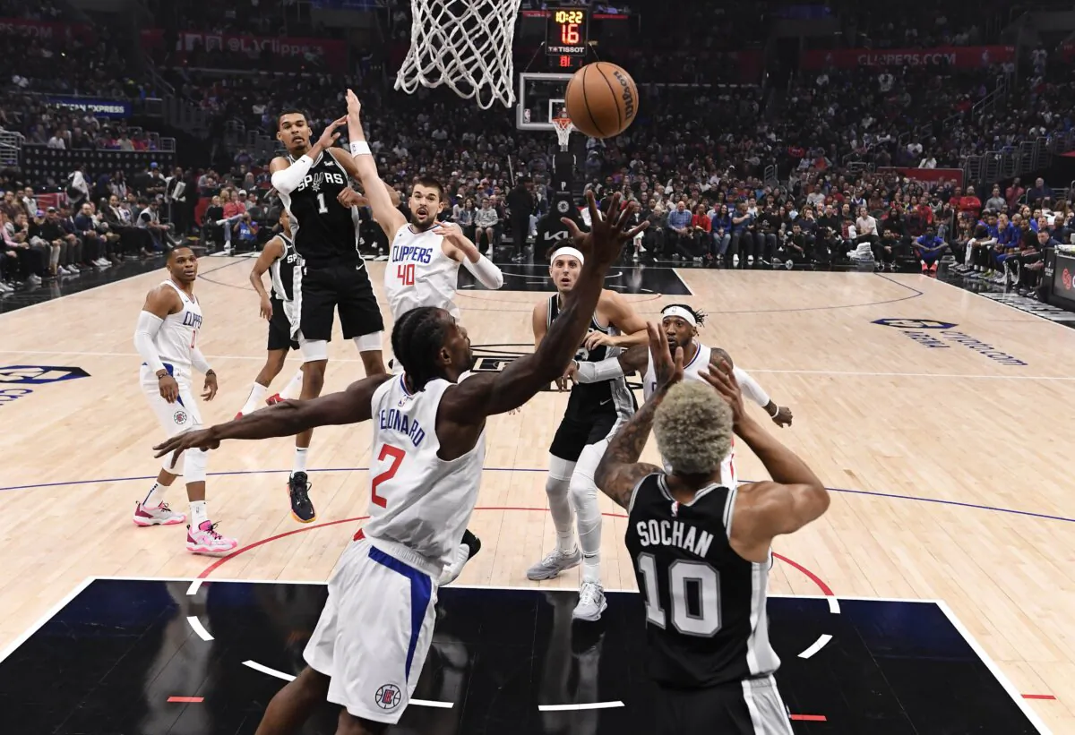 Victor Wembanyama (1) of the San Antonio Spurs throws a pass to Jeremy Sochan (10) of the San Antonio Spurs with Kawhi Leonard (2) of the Los Angeles Clippers defending during the first half of the game in Los Angeles on Oct. 29, 2023. (Kevork Djansezian/Getty Images)