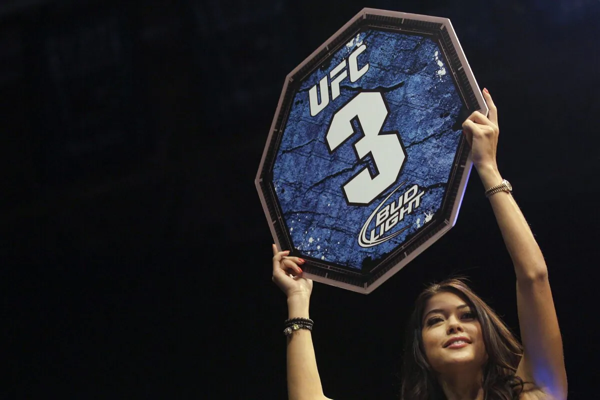 UFC octagon girl Arianny Celeste holds up a round card during a UFC on Fuel 4 Mixed Martial Arts bout in San Jose, Calif. on July 11, 2012. (Jeff Chiu/AP Photo)