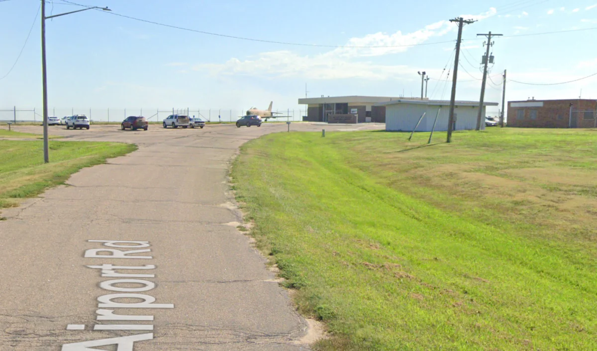 McCook airport, southwestern of Nebraska, Neb., in June 2009. (Google Maps/Screenshot via The Epoch Times)