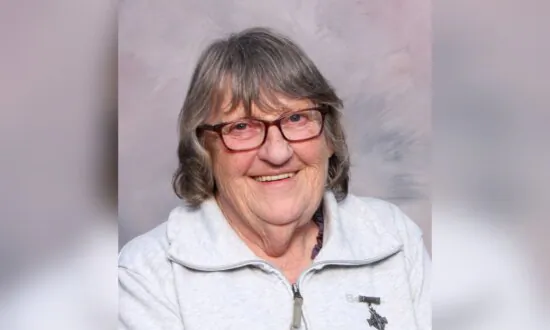 Mother of Peacekeeper Killed in Bosnia Is This Year’s Silver Cross Mother