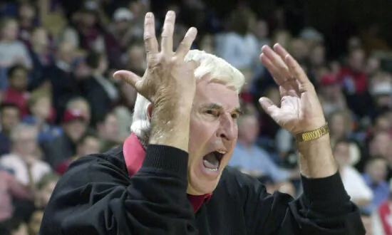 Bob Knight, Indiana’s Combustible Coaching Giant, Dies at Age 83