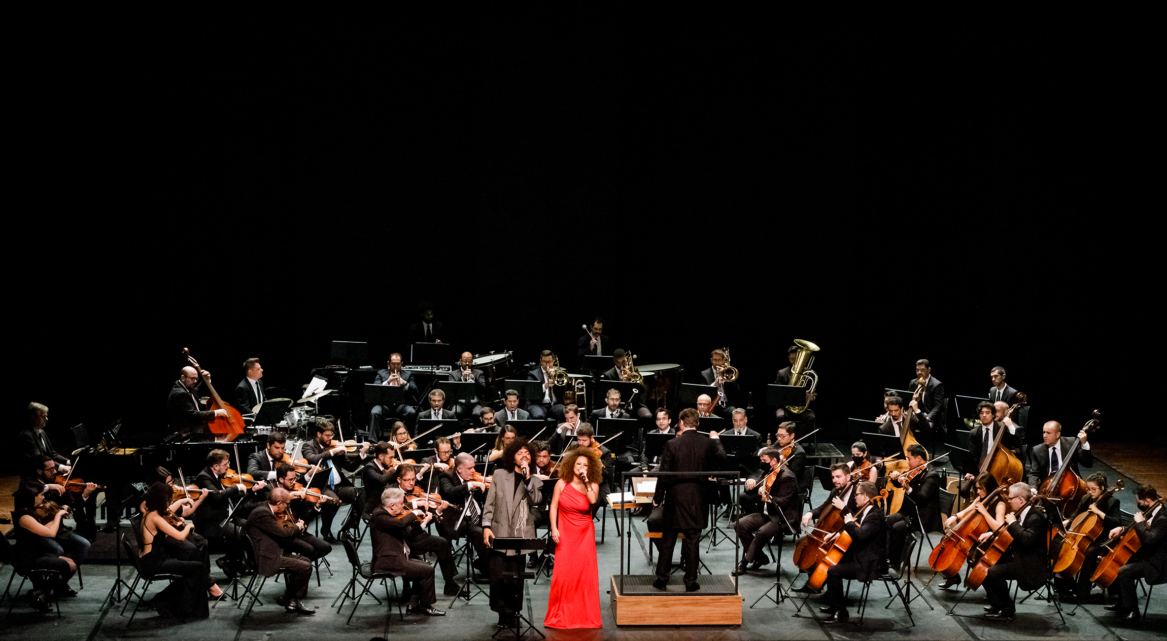 Piracicaba Symphony Orchestra performing on stage.