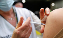 Australian Regulators Back Pfizer, Moderna Vaccines for ‘Kraken’ Variant