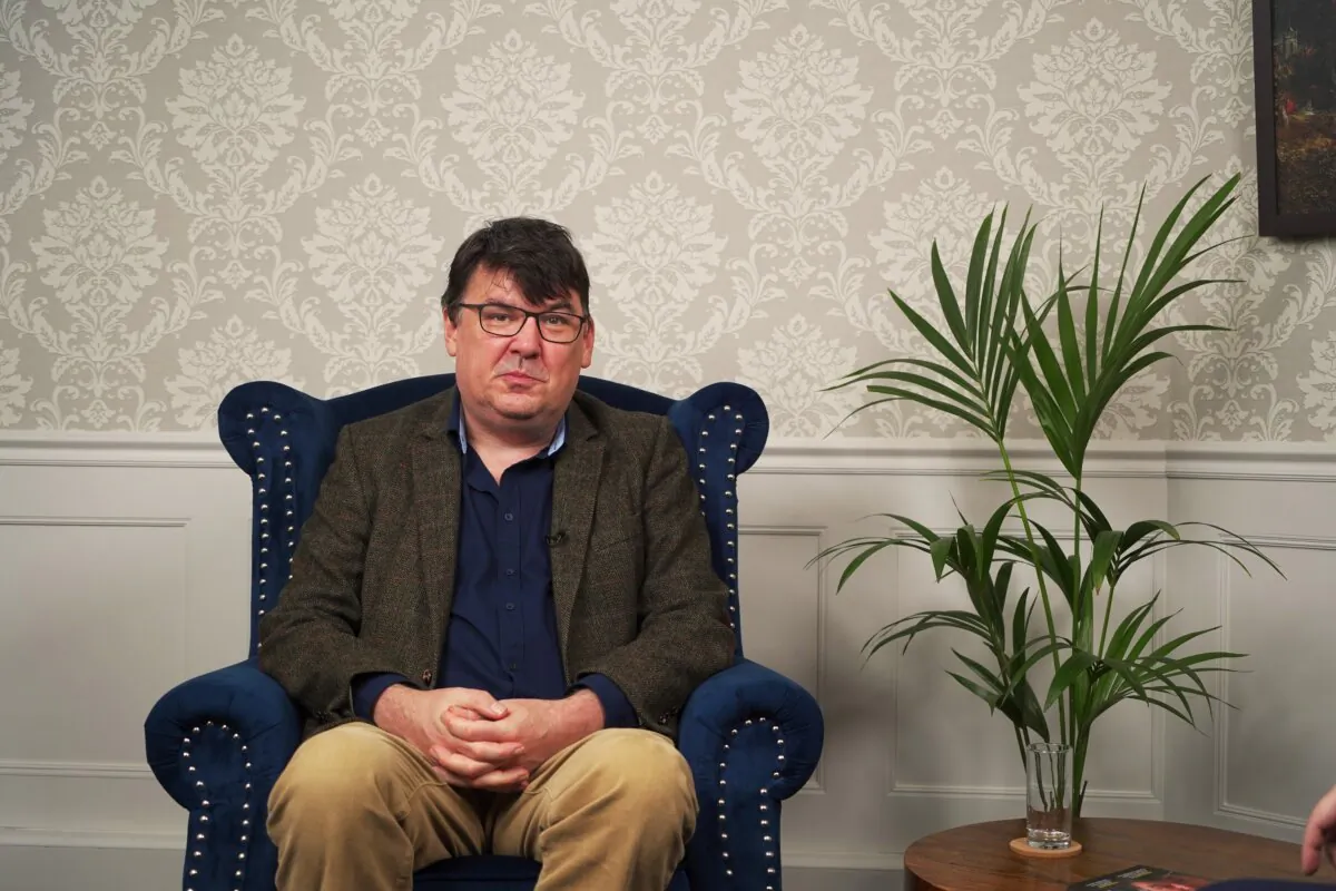 Graham Linehan being interviewed by Lee Hall for NTD's "British Thought Leaders" on Oct. 24, 2023. (NTD)