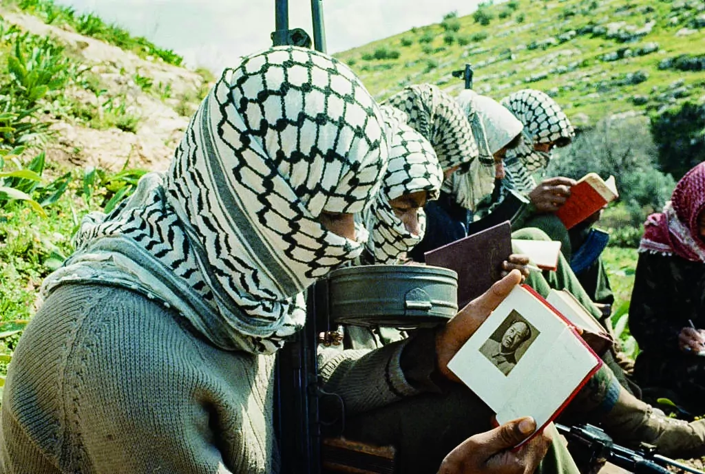 Members of the Palestine Liberation
Organization read copies of quotations
from Mao Zedong’s Little Red Book in
Jordan in 1970. (Rolls Press/Popperfoto via Getty Images)