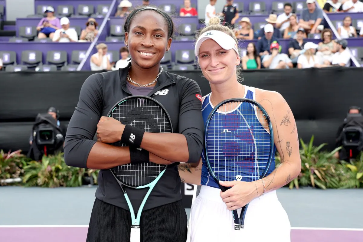 Coco Gauff of United States and Marketa Vondrousova of Czech Republic pose at the net before their match during day 6 of the GNP Seguros WTA Finals Cancun 2023 part of the Hologic WTA Tour in Cancun, Mexico, on Nov. 3, 2023. (Matthew Stockman/Getty Images)