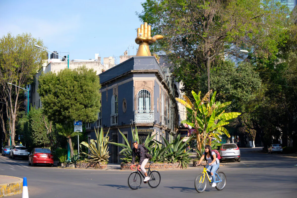Cyclists in La Condesa neighborhood of Mexico City. (Wandering views/Shutterstock)