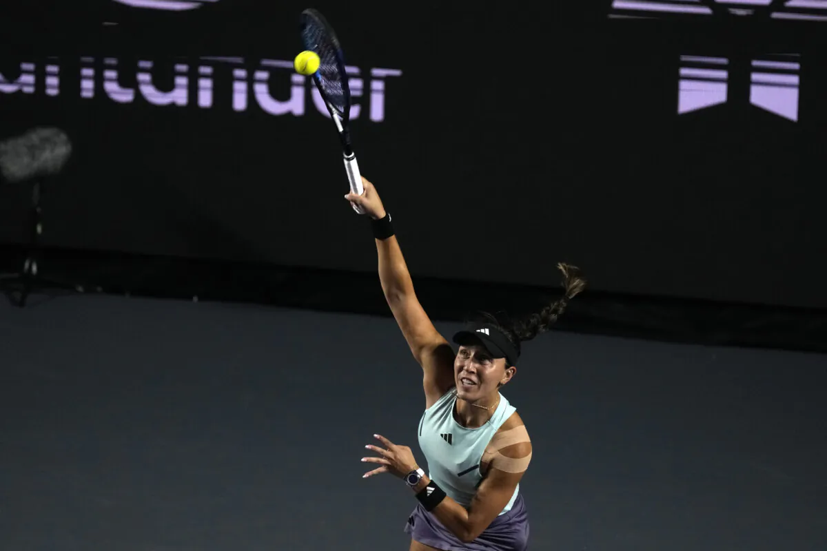 Jessica Pegula, of the United States, serves to Coco Gauff of the United States, during a women's singles semifinal match at the WTA Finals tennis championships in Cancun , Mexico, on Nov. 4, 2023. (Fernando Llano/AP Photo)