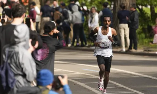 Tamirat Tola Sets NYC Marathon Course Record to Win Men’s Race; Hellen Obiri Takes Women’s Title