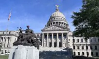 Candidates Make Final Push in Close Mississippi Gubernatorial Contest