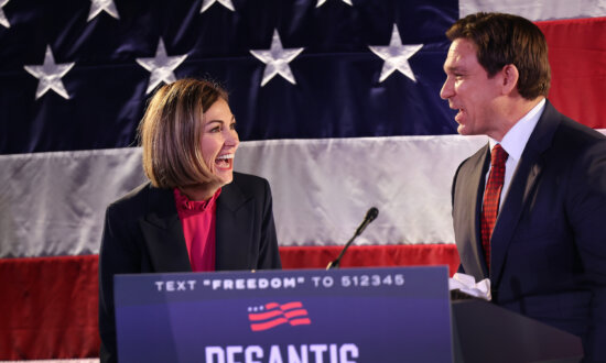 DeSantis Couple Speak at 'Mamas for DeSantis' Event With Gov. Reynolds