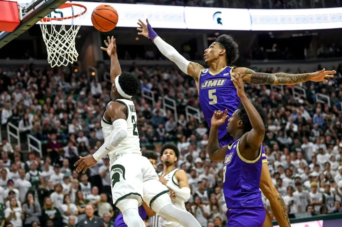 Michigan State's Tyson Walker (L) scores as James Madison's Terrence Edwards, Jr. defends during the second half in East Lansing, Mich., on Nov. 6, 2023. (© Nick King/Lansing State Journal/USA TODAY NETWORK via Field Level Media)