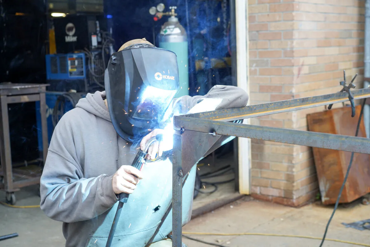 A high school student practices welding at the Orange-Ulster BOCES campus in Goshen, N.Y., on Oct. 27, 2023. (Cara Ding/The Epoch Times)