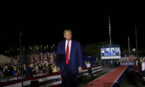 Trump Attacks Republican Rivals, RNC at Rally Competing With Debate