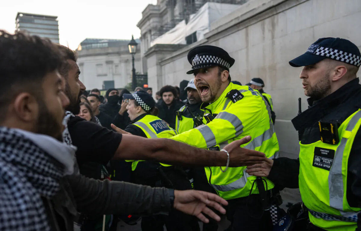 Police scuffle with demonstrators as people protest in support of Palestine on Oct. 14, 2023 in London( Carl Court/Getty Images)