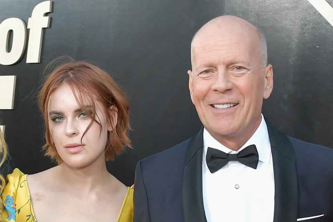 Tallulah Willis (L) and Bruce Willis attend the Comedy Central Roast of Bruce Willis at Hollywood Palladium in Los Angeles on July 14, 2018. (Neilson Barnard/Getty Images For Comedy Central)