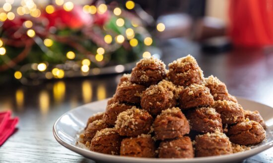 Greek Soft Christmas Honey Cookies (Recipe)