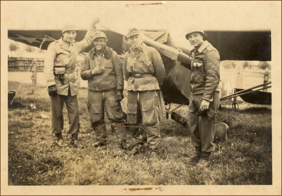 Critelli (far right), with an army buddy (far left) and two German POWs, in Warendorf, Germany on May 18, 1945. （Courtesy of Dominick Critelli）