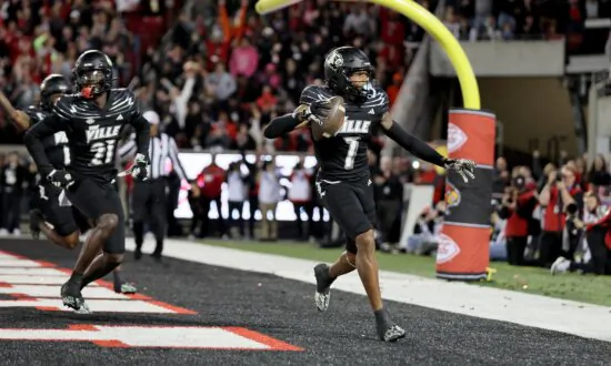 No. 11 Louisville Scores Late TD to Rally Past Virginia