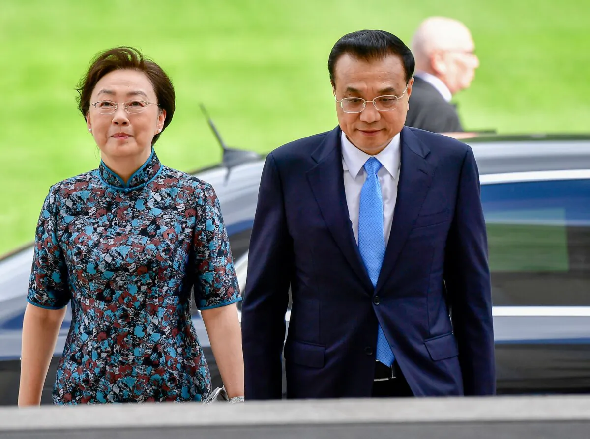 Chinese Premier Li Keqiang and his wife Cheng Hong arrive at the Bellevue presidential Palace to meet the German President and his wife in Berlin on July 9, 2018, after German-Chinese government consultations. (Tobias Schwarz/AFP via Getty Images)