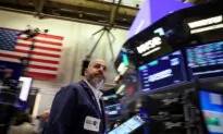 Wall Street Inches Up as Traders Digest Powell’s Comments, Await More Data