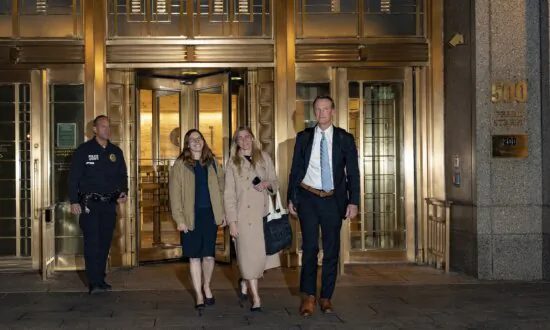 Jury Awards $1.2 Million to Robert De Niro’s Former Assistant