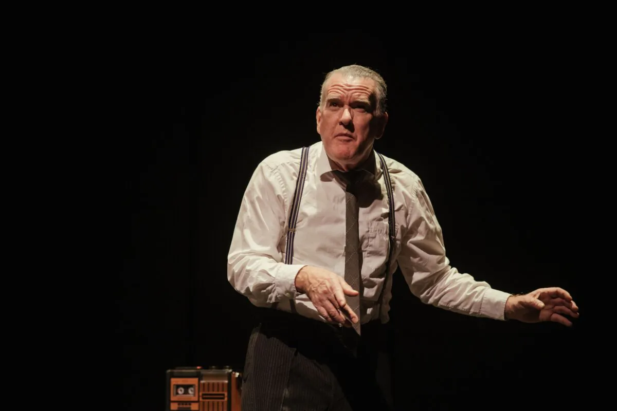 Mikel Murfi in a scene from his one-man show “The Mysterious Case of Kitsy Rainey” at the Irish Arts Center. (Gili Benita)