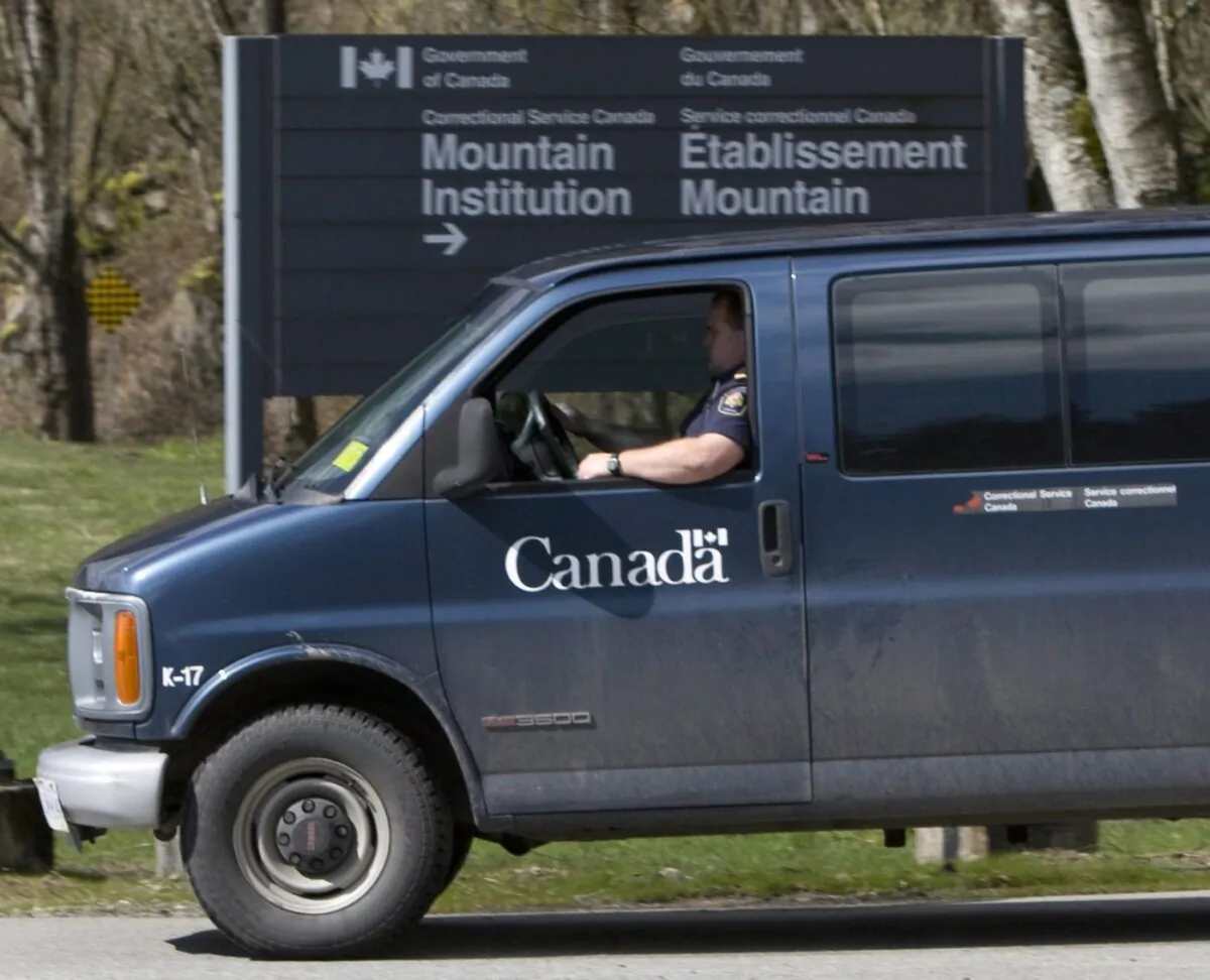 A correctional officer drives past the main gate to the Mountain Institution in Agassiz, B.C., on March 30, 2008. (The Canadian Press/Jonathan Hayward)