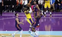 Lakers End Skid With James 32 Points in 122–119 Win Over Suns