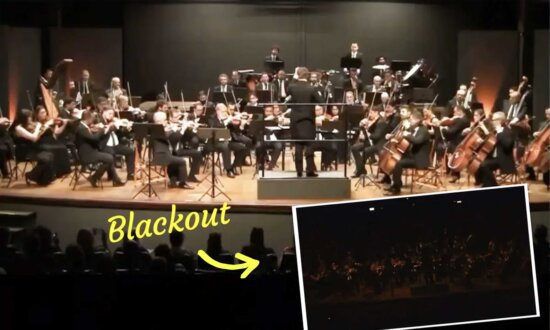Orchestra Continues Flawless Performance in the Dark During Power Outage, Wowing Audience