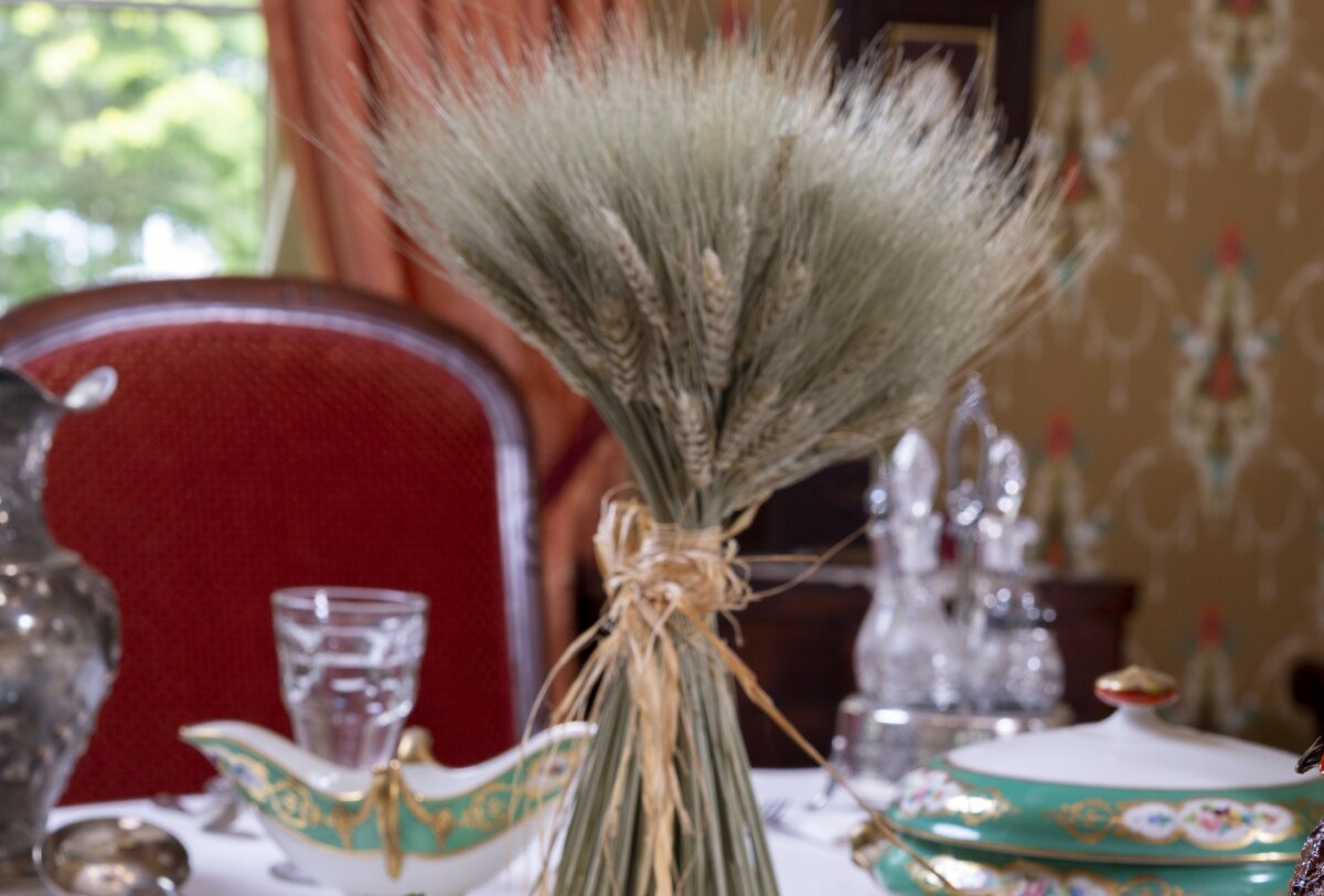 Seasonal decorations included dried grasses and grains, evoking a harvest theme. (Photography by Heather Raub/FrontRoom Images; food styling by Dan Macey/Dantasticfood)