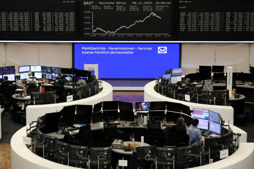NextImg:European Stocks Climb as Yen Slumps to One-Year Low