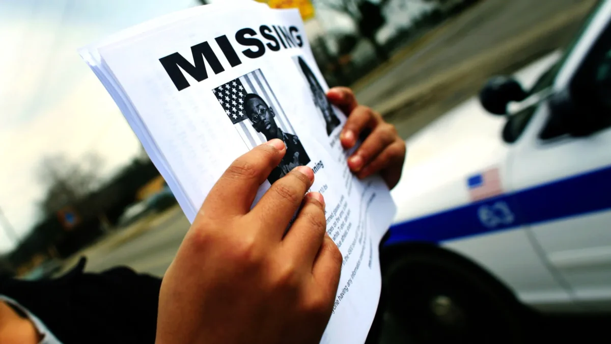 A volunteer hands out flyers for a missing person in a file photo. (Darren Hauck/Getty Images)