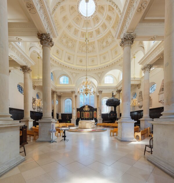 Besides St. Paul's Cathedral, St. Stephen Walbrook, with its Corinthian columns and coffered dome, is considered the finest of Christopher Wren's churches. (EdwardPan/CC BY-SA 3.0)