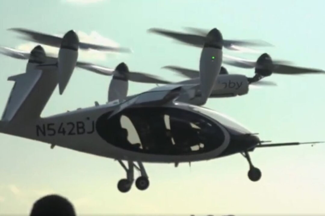 A Third of Canadians Wary of Ottawa Regulating Emerging Aerial Tech: Study