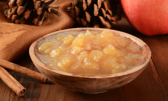 Enjoy Holiday Applesauce 2 Ways