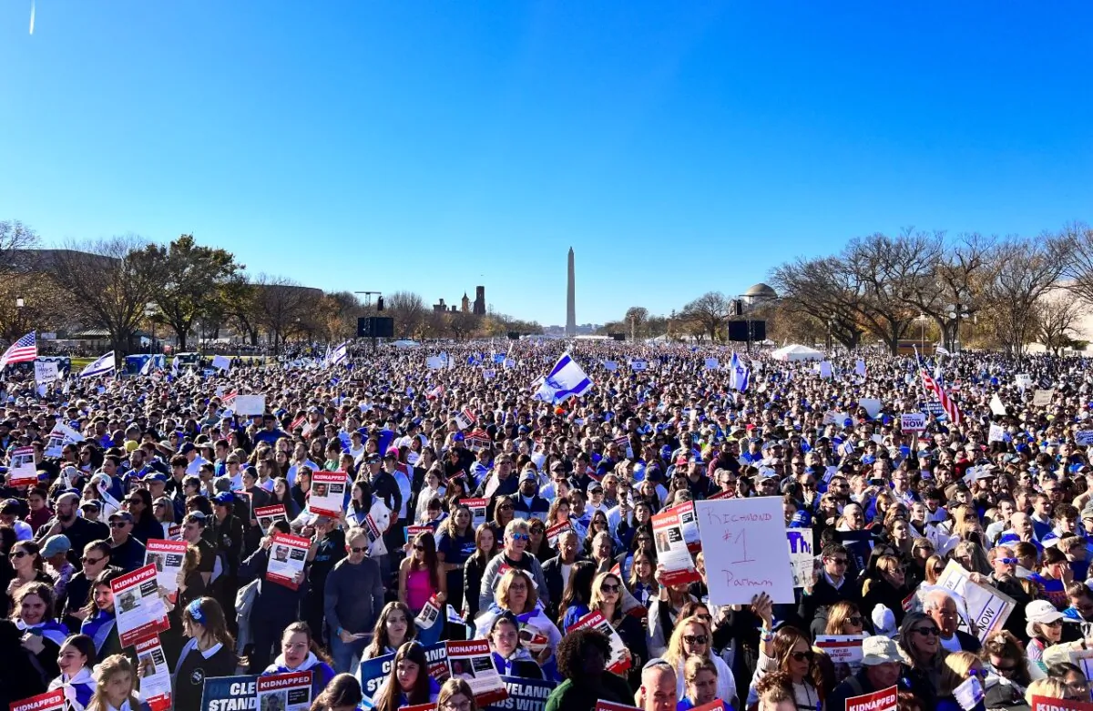 Thousands of supporters of Israel rally on the National Mall in Washington on Nov. 14, 2023. (Madalina Vasiliu/The Epoch Times)