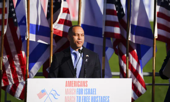 Rep. Jeffries Blasts Socialist Group for Targeting Him With ‘Racist Trope’