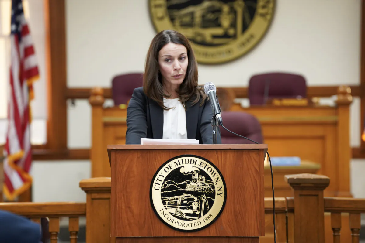 Theresa Cayton speaks at a press conference in Middletown, N.Y., on Nov. 14, 2023. (Cara Ding/The Epoch Times)