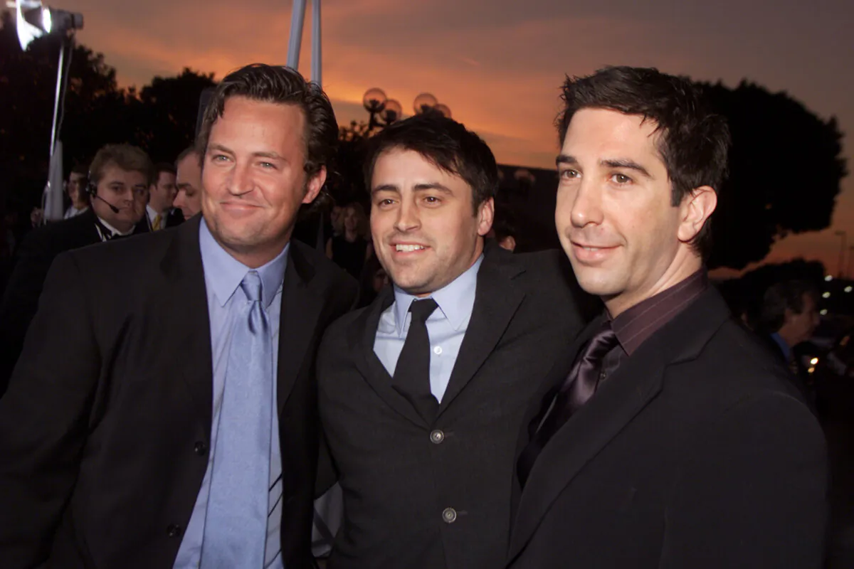 (L-R) Matthew Perry, Matt LeBlanc, and David Schwimmer arrive at the 28th Annual People's Choice Awards held at the Pasadena Civic Auditorium in Los Angeles on Jan. 13, 2001.  (Kevin Winter/Getty Images)